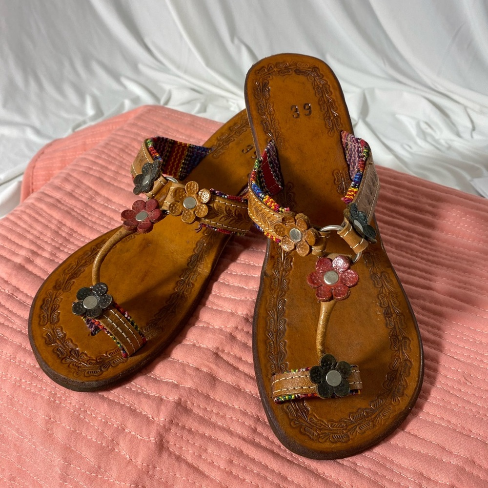 Size 8, Brown, Leather sandals with toe loop